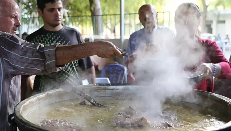 Gadir-i Hum Bayramı: Ne Zaman Kutlanır ve Nasıl Gelenekler Var?