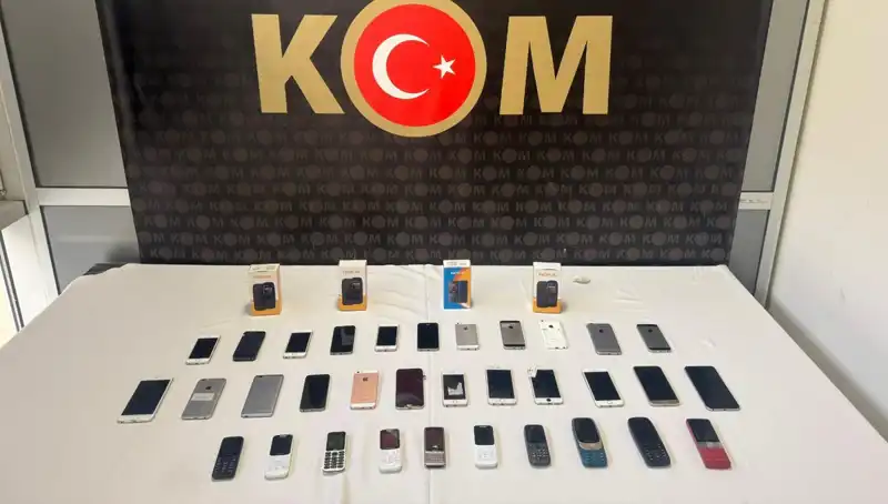 Gümrük Kaçağı 37 Cep Telefonu Ele Geçirildi: Olayın Detayları