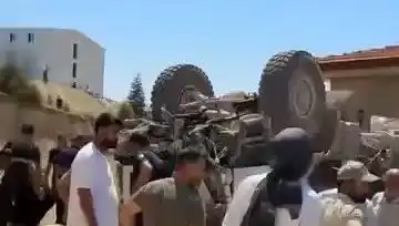 Freni Patlayan İş Makinesi Kaza Yaptı, Biri Yaralandı