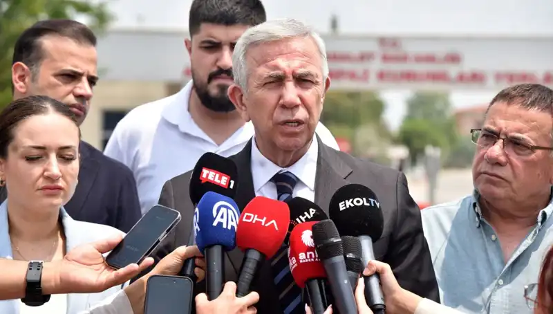 Mansur Yavaş'tan Muhittin Böcek'e Sürpriz Ziyaret: Şehirde Yeni İşbirliği Mi Başlıyor?