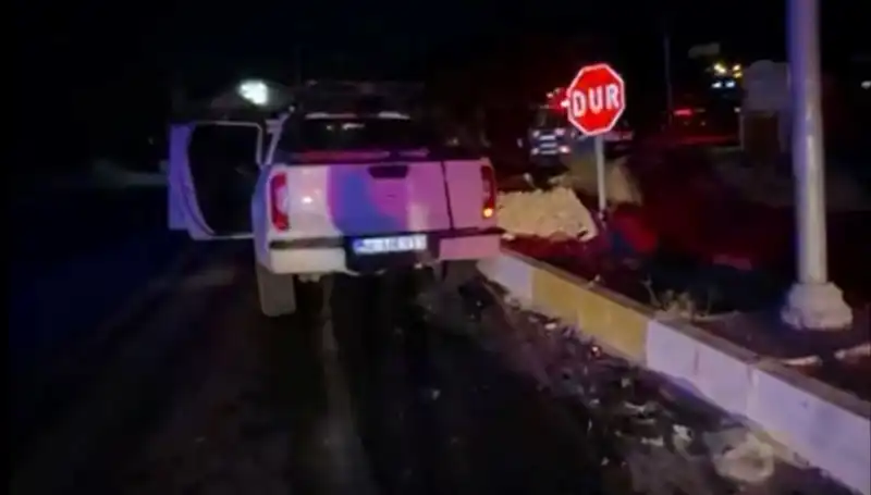 İzmir’de Kamyonet ile Hafif Ticari Araç Çarpıştı: 7 Kişi Yaralandı!