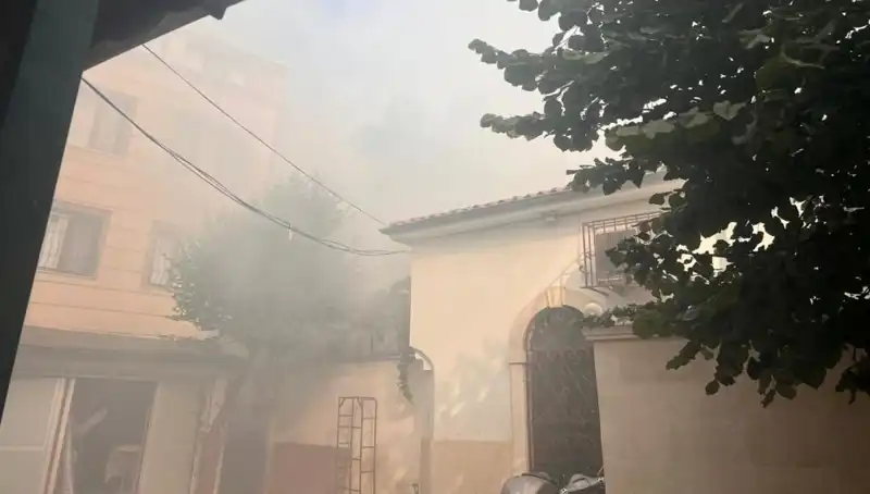 Fatih'te Tarihi Tahta Minare Hamamı'nda Yangın Korkusu: Olayın Detayları