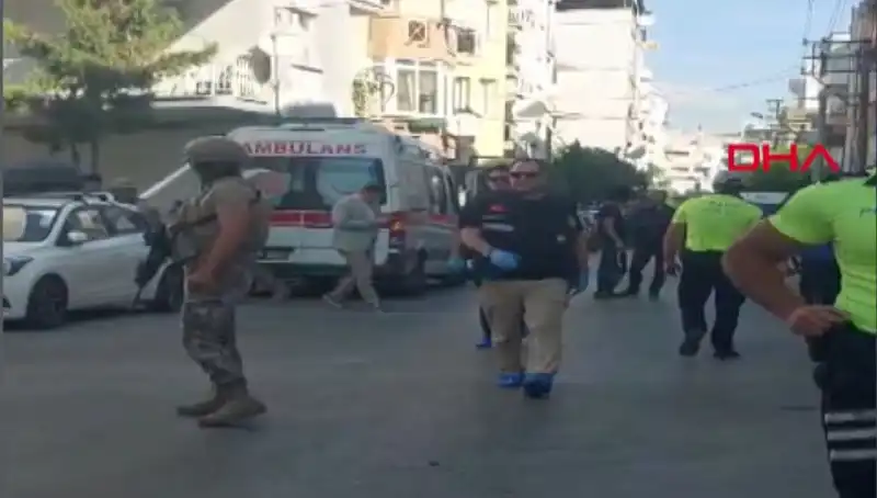 İzmir'de Silahlı Saldırı: İki Şehit, Bir Yaralı!