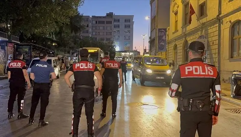 Megakentte Gece Yarısı Operasyonu: Yüzlerce Gözaltı Gerçekleşti