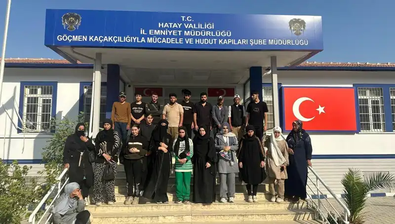 Minibüste Sınır Dışı Edilen 24 Göçmen Yakalandı: Olayın Detayları