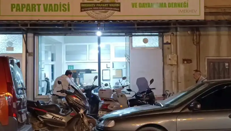 Lokalde Bıçaklı Kavga: Bir Kişi Ağır Yaralandı, Olay Yerinde Şok Anlar