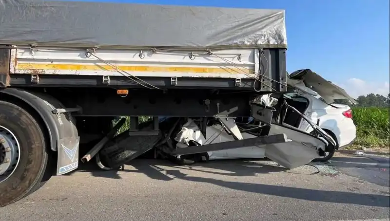 Sakarya'da Feci Kaza: 1 Kişi Hayatını Kaybetti, Olayın Ayrıntıları Şok Edici!