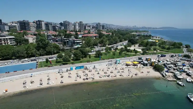 İstanbul'da Sıcak Hava Dalgası Caddebostan'ı Canlandırdı!