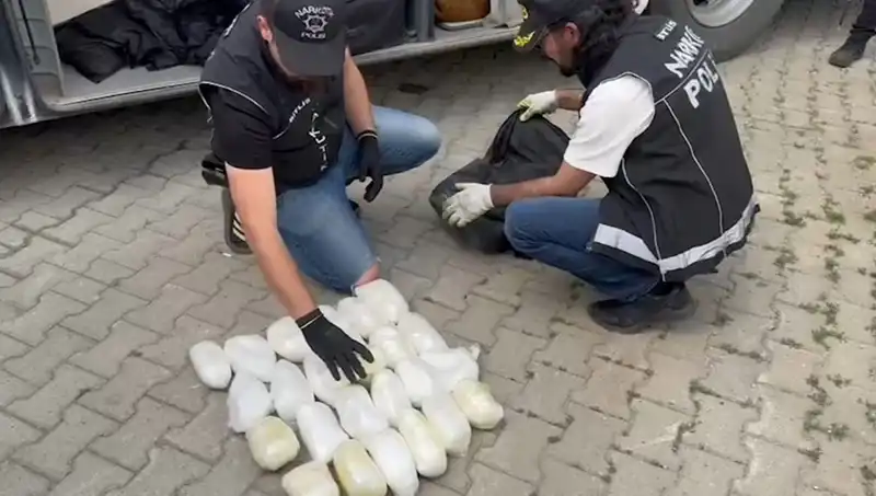 Yolcunun Valizinden Çıkan 13 Kilo Metamfetamin: Uyuşturucu Kaçakçılığı Skandalı