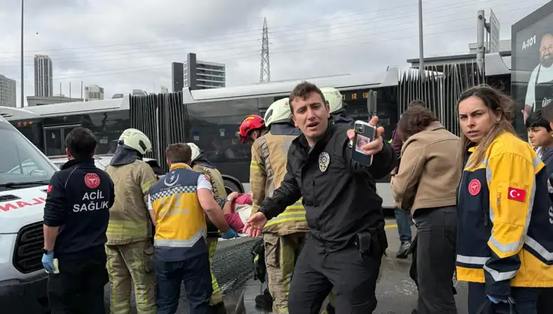 Metrobüs Kazası İstanbul'u Sarsıyor: Hayatını Kaybedenler ve Yaralılar Var