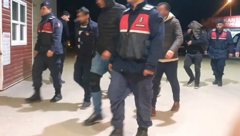 Bağ Evinde Uyuşturucu Partisine Baskın: 15 Gözaltı ve Çok Sayıda Ele Geçirilen Malzeme