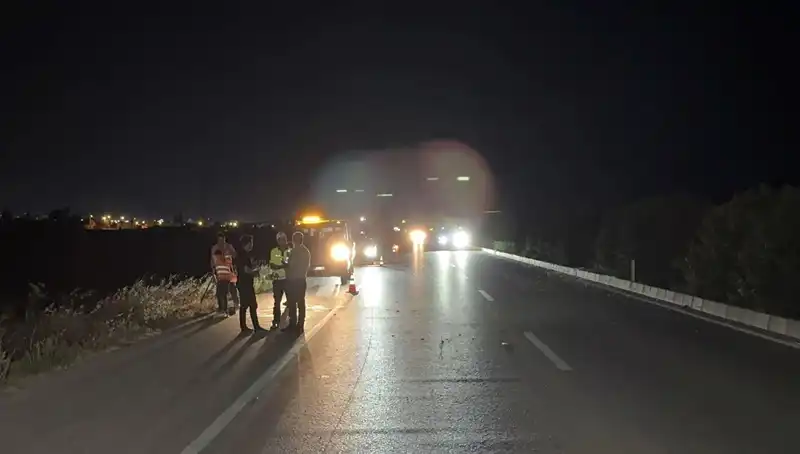Adana'da Üç Araçla Zincirleme Trafik Kazası: Faciadan Dönüldü
