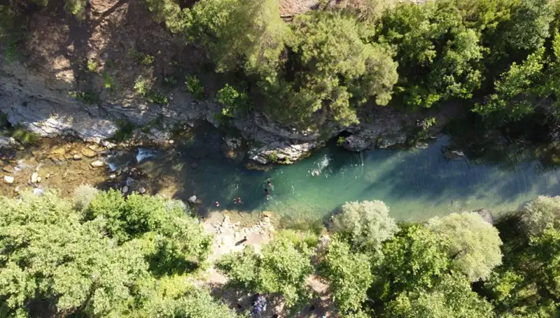 Adana'da Nem Bastırdı, Yaylacılar Doğal Sularla Serinlemeyi Seçti