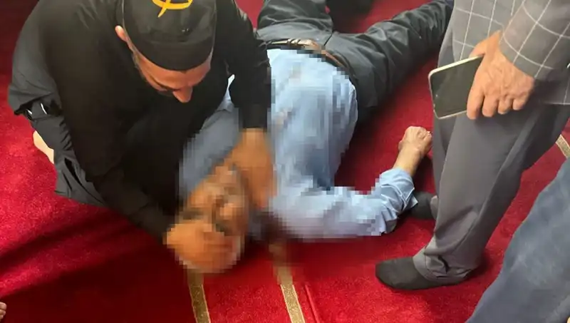 Camide Şok! Namaz Kılarken Bıçaklı Saldırıdaki Detaylar Ortaya Çıktı
