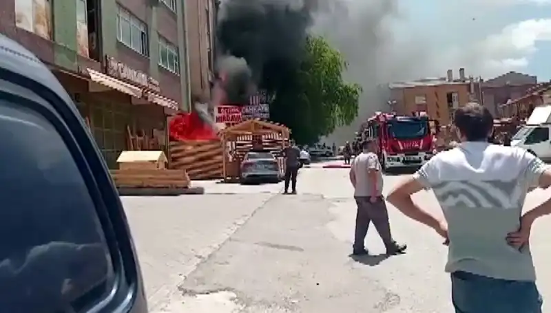 Ankara’da Büyük Yangın: İş Yerleri Alev Alev Yandı