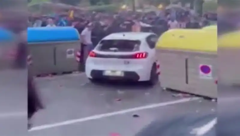 Aracıyla Taraftarların Arasına Dalıp Kaçan Sürücü: 13 Yaralı
