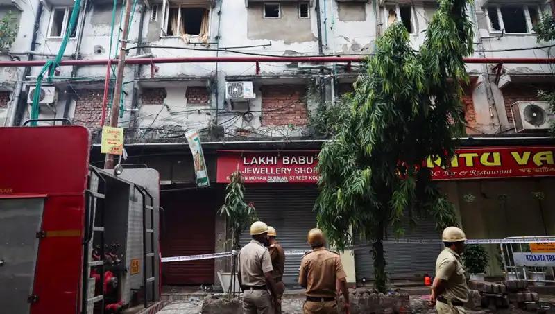 Hindistan'da Otel Yangınında 15 Kişi Hayatını Kaybetti, Yaralılar Hastanede
