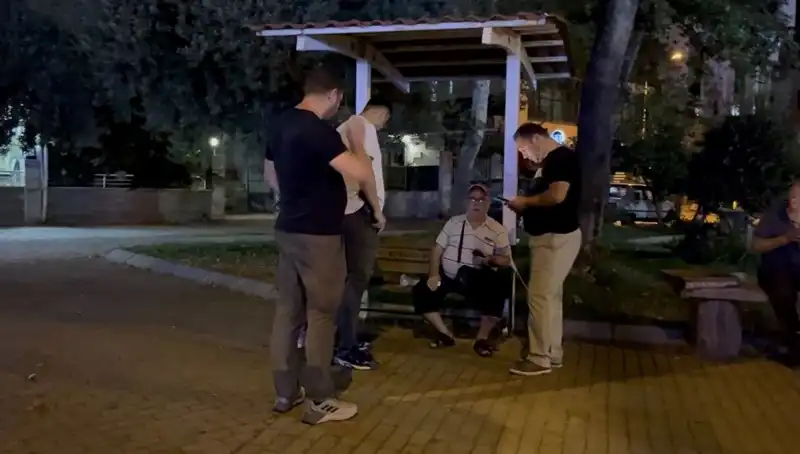 Görme Kaybı Olan Adamın Telefonunu Çaldı: Güvenlik Kameraları Her Şeyi Kaydetti