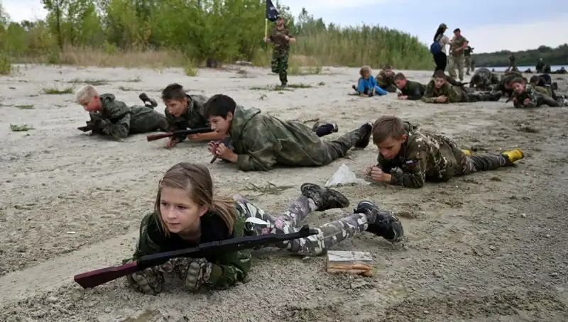 Rusya'da 8 Yaşındaki Çocuklar Savaş Eğitimi Alıyor: WHO'nun Kaygıları Artıyor