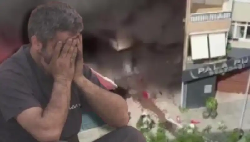 Ataşehir'de Büyük Yangın: İş Yeri Sahibinin Gözyaşları Durduramadı