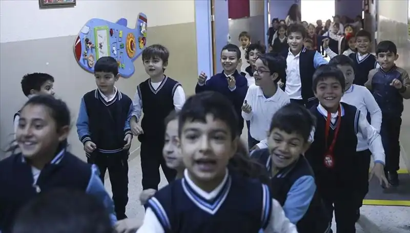 2025 Okul Yılı Takvimi: Okullar Ne Zaman Açılacak ve Tatil Süreleri