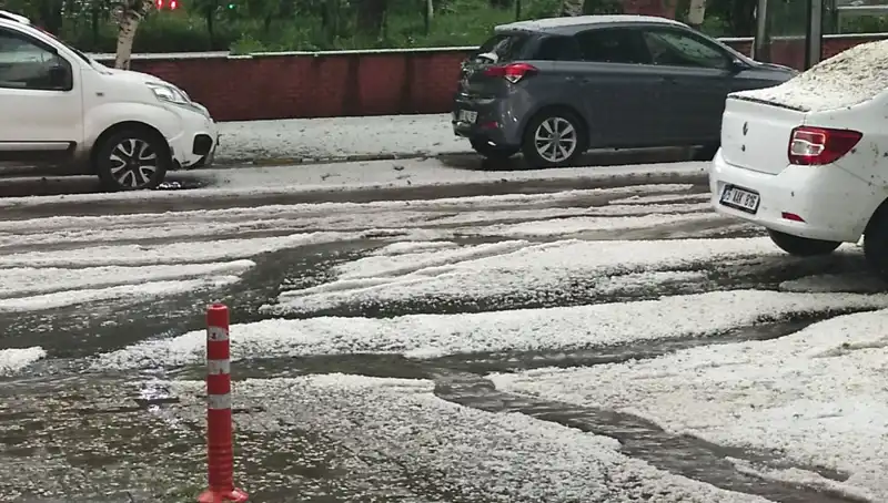 Ardahan’da Dolu Yağışı Şehri Beyaza Bürüdü: Tüm Detaylar Burada!