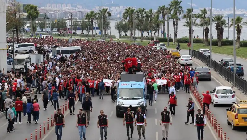 İzmir'deki Grevde 4. Gün: İşçilerin Mücadelesi Devam Ediyor