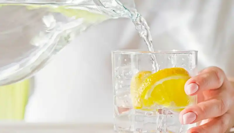 Limonlu Su Harikaları: Doktorlardan Gelen 8 Şaşırtıcı Etki Açıklandı
