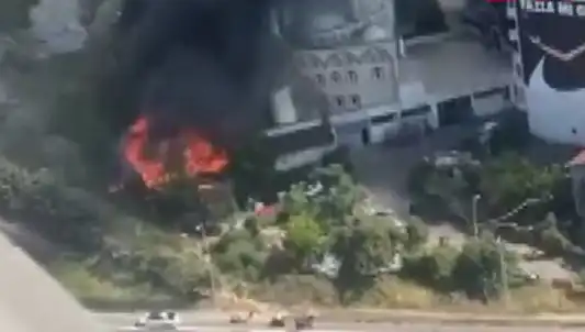 Kağıthane'de Korkutan Yangın: Dumanlar Gökleri Sardı, Paniğe Neden Oldu